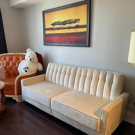Luxury Condo With Cn Tower View Toronto Bagian luar foto