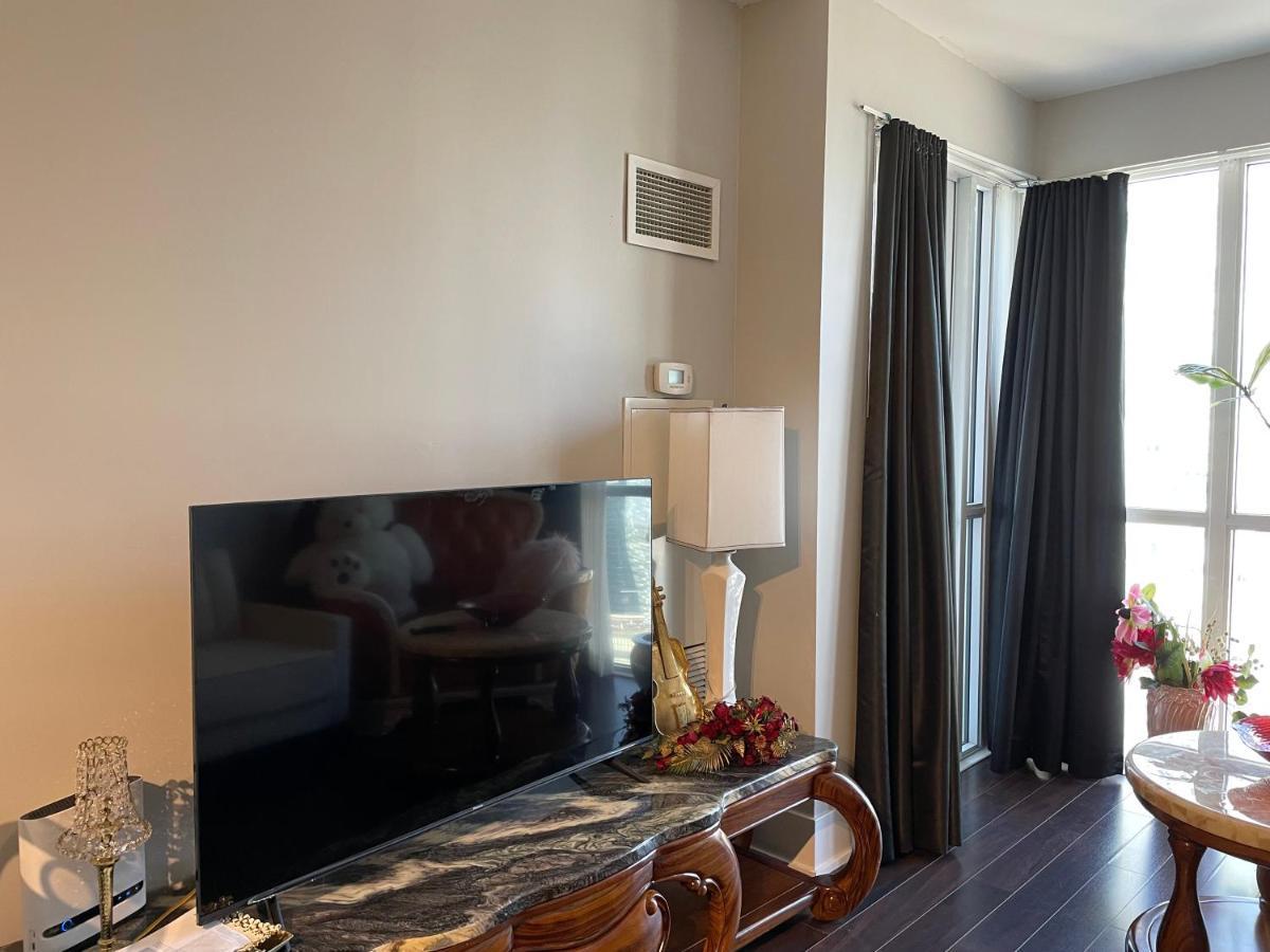 Luxury Condo With Cn Tower View Toronto Bagian luar foto