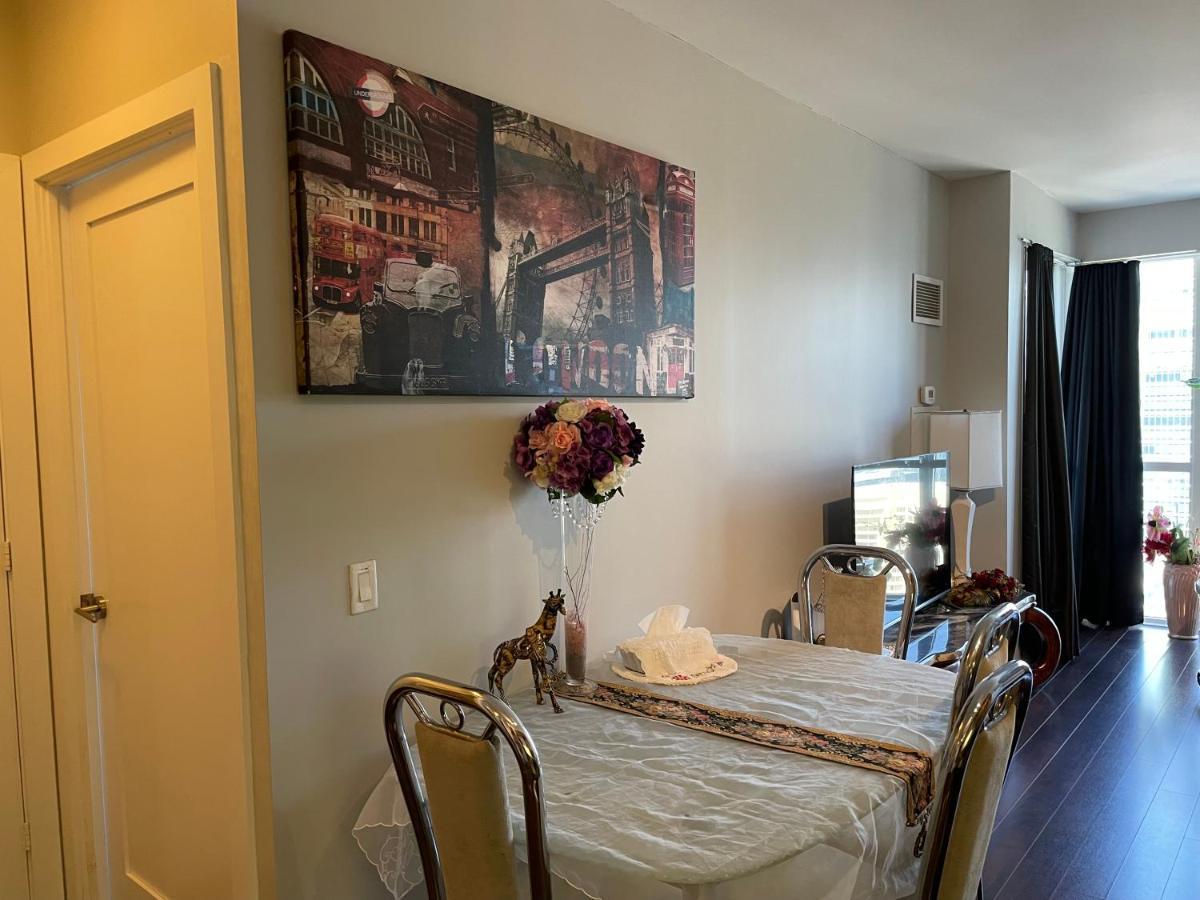 Luxury Condo With Cn Tower View Toronto Bagian luar foto