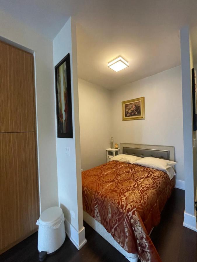 Luxury Condo With Cn Tower View Toronto Bagian luar foto