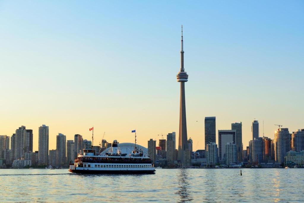 Luxury Condo With Cn Tower View Toronto Bagian luar foto