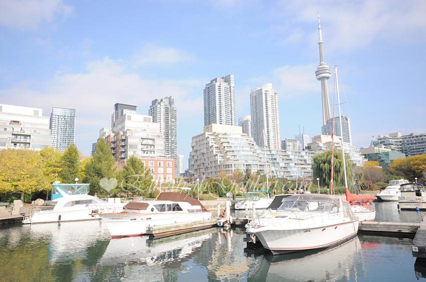Luxury Condo With Cn Tower View Toronto Bagian luar foto